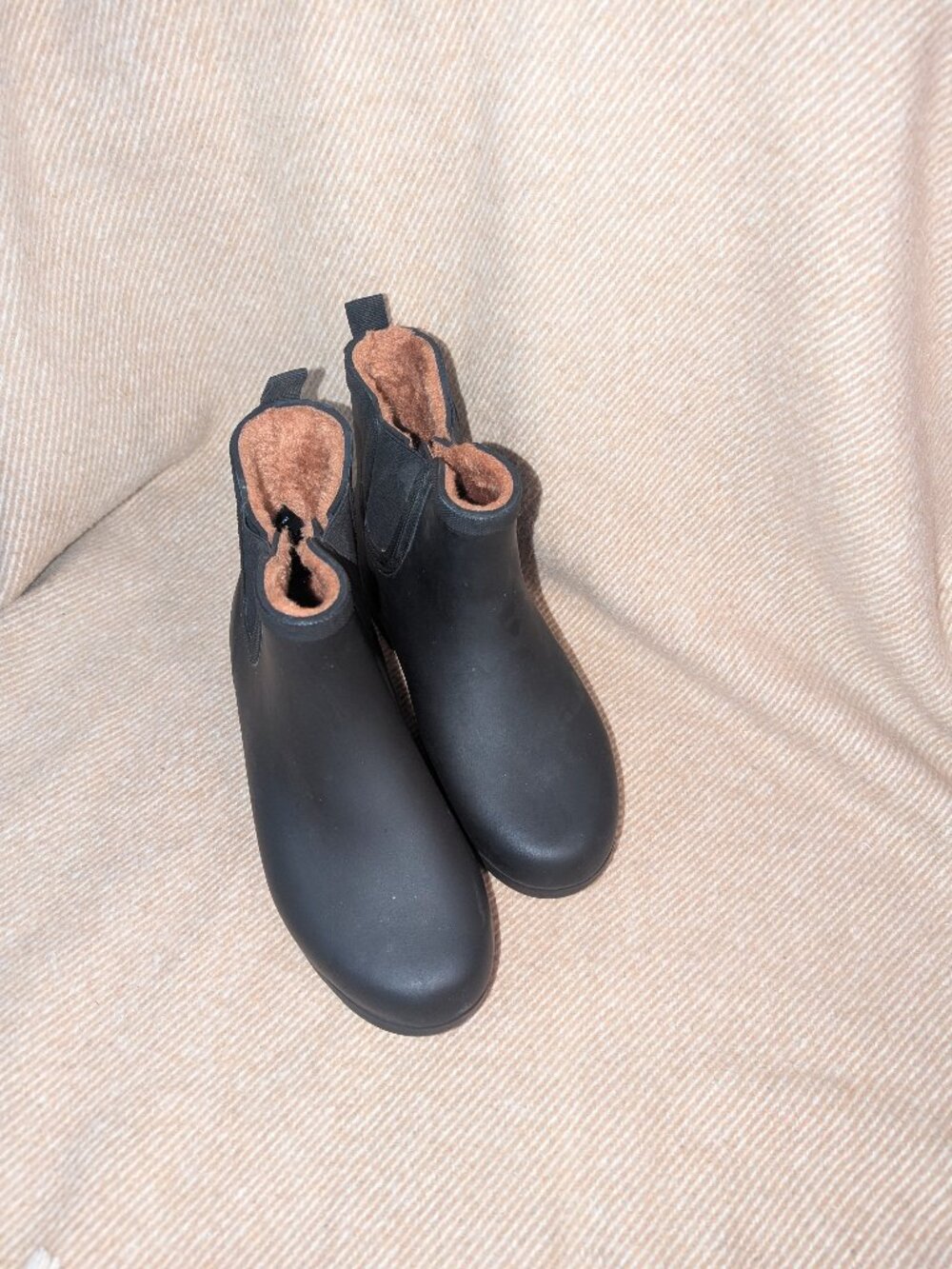 Women's lined Chooka rubber boots Size 8